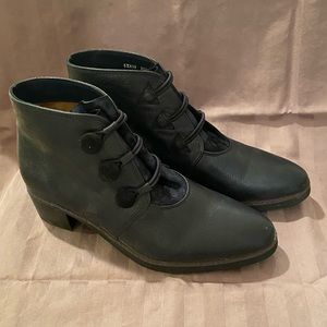 NWOB SUNDANCE BOOTIES